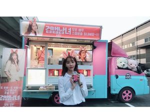 Jung Yoo Mi, Pacar Kangta Saat Pose Manis dengan Kue hingga Susu Jung Yoo Mi, Pacar Kangta Saat Pose Manis dengan Kue hingga Susu