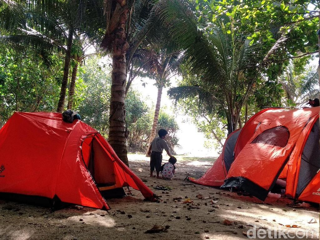 Keseruan Camping di Pantai Karapyak Pangandaran