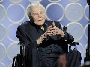 Kirk Douglas Meninggal di Usia 103 Tahun, Ini Penampilannya di Berbagai Film Kirk Douglas Meninggal di Usia 103 Tahun, Ini Penampilannya di Berbagai Film