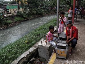 Melihat Sungai Ciliwung Lama yang Bakal Dinaturalisasi Melihat Sungai Ciliwung Lama yang Bakal Dinaturalisasi