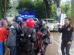 Tabrakan dengan Truk, Kaki Kanan Pemotor Sukabumi Putus