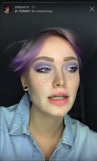 Mila Orriols saat live di Instagram miliknya