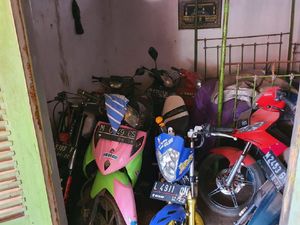 Polisi Gerebek Rumah di Bangkalan Diduga Tampung Motor Hasil Curian