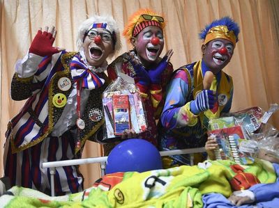 Badut-badut Ini Hibur Anak Penderita Kanker