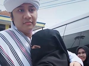 Viral di TikTok, Istri Rela Dipoligami Bahkan Ikut Antar Suami Nikah Lagi Viral di TikTok, Istri Rela Dipoligami Bahkan Ikut Antar Suami Nikah Lagi