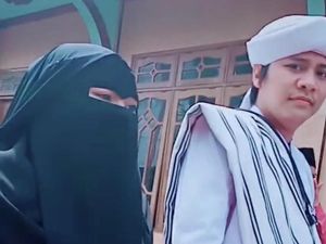 Potret Istri Viral di TikTok karena Antar Suaminya Menikah Lagi Potret Istri Viral di TikTok karena Antar Suaminya Menikah Lagi