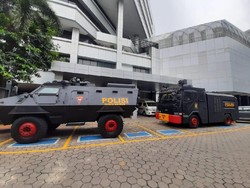 400 Personel Polisi Siaga di Depan Kemenkes Kawal Demo KSPI