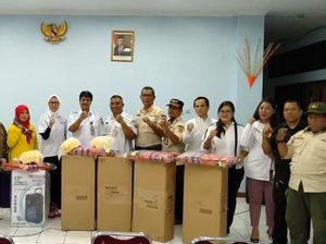 Ketua MPR Sumbang Perahu Karet ke Daerah Rawan Banjir Kramat Jati