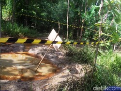 Bekas Sumur Minyak di Bojonegoro Keluarkan Gelembung Kuning Kecokelatan