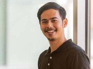 Inspiratif! Anak Ray Sahetapy yang Terlahir Tuli Lulus Cum Laude di New York Inspiratif! Anak Ray Sahetapy yang Terlahir Tuli Lulus Cum Laude di New York