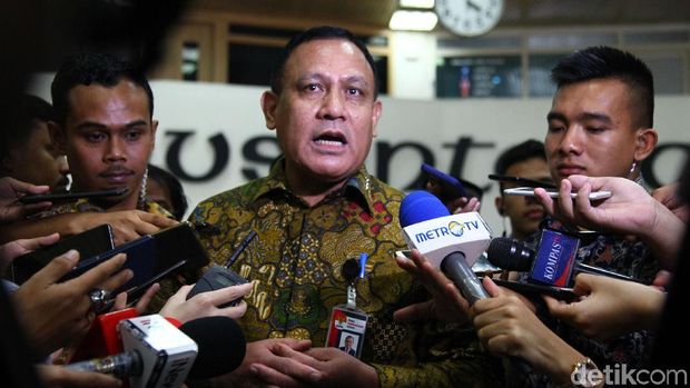 Ketua KPK Firli Bahuri mendatangi gedung DPR. Firli mengaku akan bertemu dengan pimpinan DPR.