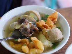 Enak Poll! Terkenal Puluhan Tahun Bakso Solo Ini Bikin Ketagihan