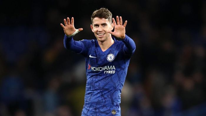Jorginho LONDON, ENGLAND - JANUARY 11: Jorginho of Chelsea acknowledges the fans after his sides victory in the Premier League match between Chelsea FC and Burnley FC at Stamford Bridge on January 11, 2020 in London, United Kingdom. (Photo by Bryn Lennon/Getty Images )