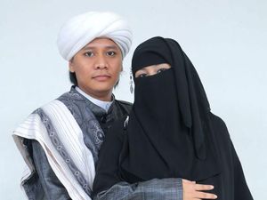 6 Fakta Nengmas, Istri yang Viral Antar Suami Menikah Lagi 6 Fakta Nengmas, Istri yang Viral Antar Suami Menikah Lagi