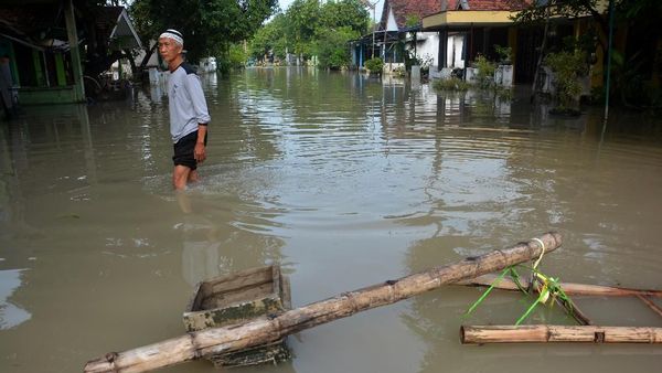 Banjir Menerjang Ratusan Rumah di Jombang