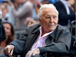 Usai Meninggal, Kirk Douglas Sumbangkan Seluruh Hartanya