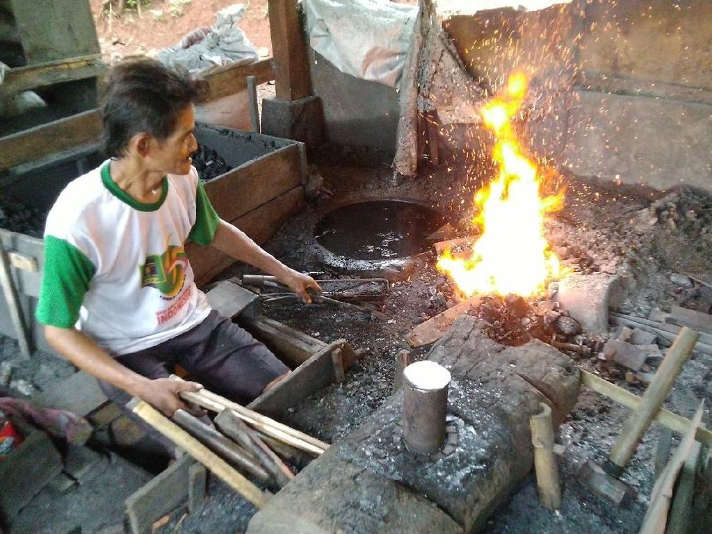 Melihat Kampung Dokdak Ciamis, Menyaksikan Kerja Pande Besi