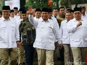 Survei Median: Prabowo Menang di Kota, Anies Baswedan di Desa