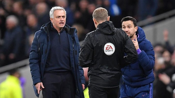 LONDON, ENGLAND - FEBRUARY 02: Jose Mourinho, Manager of Tottenham Hotspur reacts to Fourth Official Graham Scott during the Premier League match between Tottenham Hotspur and Manchester City at Tottenham Hotspur Stadium on February 02, 2020 in London, United Kingdom. (Photo by Justin Setterfield/Getty Images)