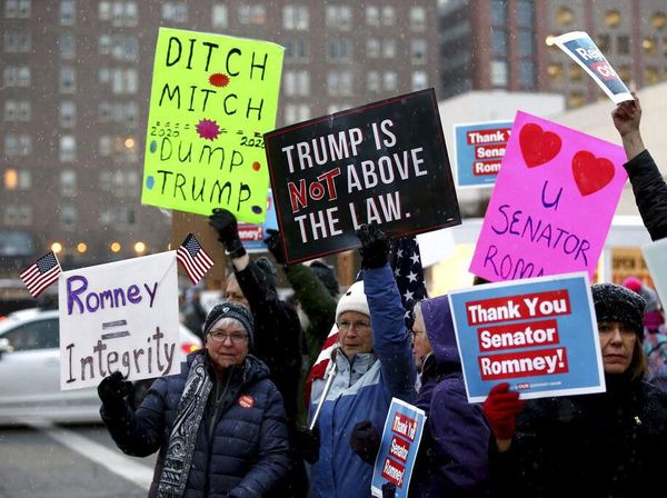 Aksi Warga AS Kritik Trump Lolos dari Pemakzulan