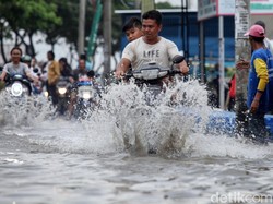 Bahaya yang Mengintai Jika Pemotor Nekat Terobos Banjir