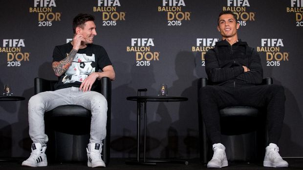 ZURICH, SWITZERLAND - JANUARY 11: FIFA Ballon d'Or nominees Lionel Messi of Argentina and FC Barcelona (L) and Cristiano Ronaldo of Portugal and Real Madrid (R) attend a press conference prior to the FIFA Ballon d'Or Gala 2015 at the Kongresshaus on January 11, 2016 in Zurich, Switzerland. (Photo by Philipp Schmidli/Getty Images)