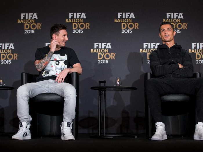 ZURICH, SWITZERLAND - JANUARY 11: FIFA Ballon d'Or nominees Lionel Messi of Argentina and FC Barcelona (L) and Cristiano Ronaldo of Portugal and Real Madrid (R) attend a press conference prior to the FIFA Ballon d'Or Gala 2015 at the Kongresshaus on January 11, 2016 in Zurich, Switzerland. (Photo by Philipp Schmidli/Getty Images)