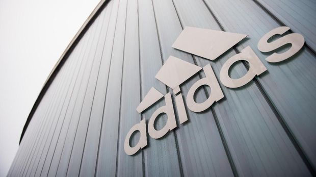 The logo of German sport brand Adidas is pictured on an Outlet Center in Herzogenaurach on January 25, 2016. (Photo by LUKAS BARTH / AFP)