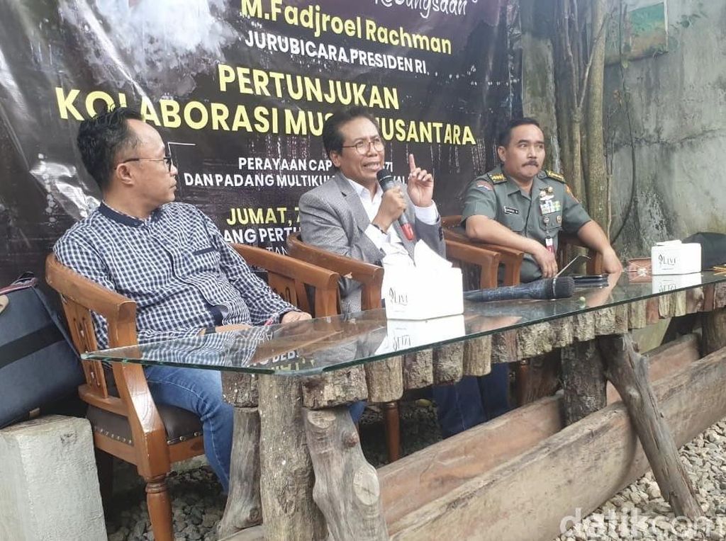 Hadiri Cap Go Meh, Jubir Presiden: Istilah Pribumi Sudah Tak Ada di RI Hadiri Cap Go Meh, Jubir Presiden: Istilah Pribumi Sudah Tak Ada di RI