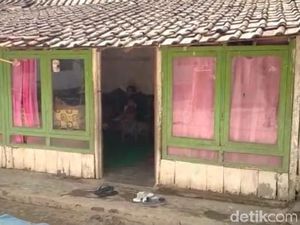 Kasihan, Kakak-Adik Lumpuh dan Buta Ini Tinggal di Bilik Pengap