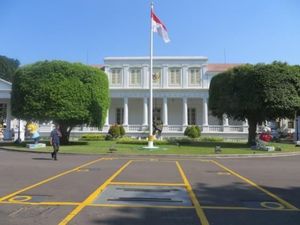 Perbedaan Istana Negara dan Istana Merdeka: Lokasi hingga Fungsi Perbedaan Istana Negara dan Istana Merdeka: Lokasi hingga Fungsi