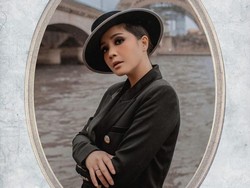 Nagita Slavina Pakai Tas Makeup Mini, Harganya Bikin Netizen Istighfar