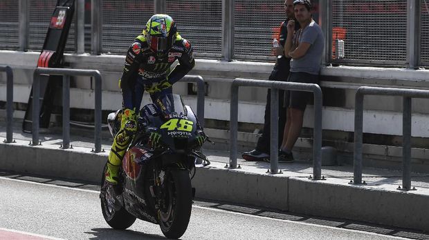Monster Energy Yamaha's Italian rider Valentino Rossi leaves the pit lane during the first day of the pre-season MotoGP winter test at the Sepang International Circuit in Sepang on February 7, 2020. (Photo by Mohd RASFAN / AFP)