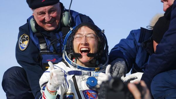 Momen Pulangnya Astronaut Perempuan Pemecah Rekor 328 Hari di Antariksa