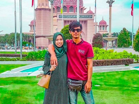Guru S2 Nikahi Sopir Truk Ungkap Perjalanan Cinta dari Teman ke Pelaminan