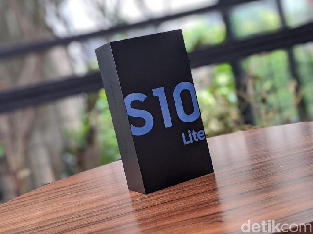 Unboxing Samsung Galaxy S10 Lite di Indonesia