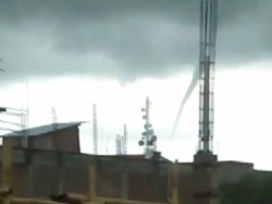 Puting Beliung di Langit Sidrap Bikin Warga Panik