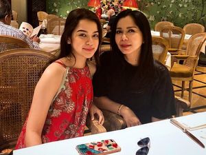 Foto: Putri Cantik Iis Sugianto, Pesonanya Mirip Sang Ibu Zaman Muda