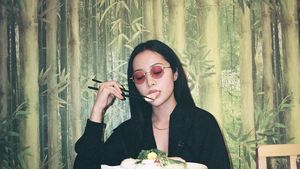 Korban Rasis karena Virus Corona, YouTuber Michelle Phan Tak Makan Kelelawar