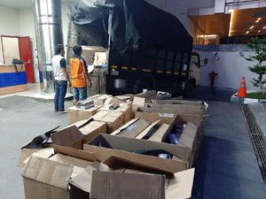 Truk Pengangkut 616 Ribu Batang Rokok Ilegal Diciduk di Tol Batang