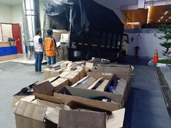 Truk Pengangkut 616 Ribu Batang Rokok Ilegal Diciduk di Tol Batang