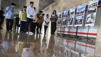 Gaya Jokowi Pakai Peci Saat Tinjau Renovasi Masjid Istiqlal