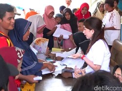 Tak Hanya Berparas Cantik, Suara Kades Ini Juga Sejukkan Hati Warga