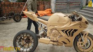 Supra Fit Disulap Jadi Moge BMW Pakai Kardus