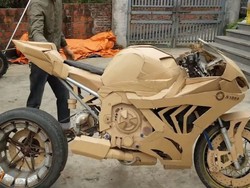 Kreatif! Pakai Kardus, Supra Fit Ini Disulap Jadi Moge BMW