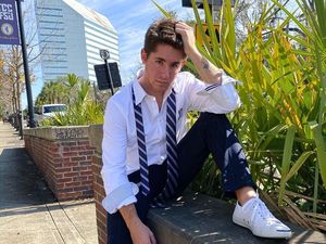 Pria Ini Mirip Banget Ryan Reynolds Hingga Viral di TikTok