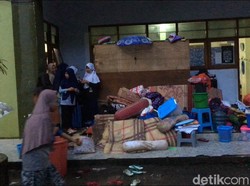 Banjir Lumpur Terjang Ponpes di Mojokerto, Perabotan Santri Dievakuasi