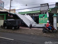 Angin Kencang Landa Tulungagung Sebabkan Belasan Rumah Rusak