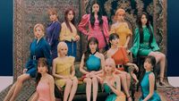 Penampilan Bak Boneka IZ*ONE di Teaser Foto Comeback