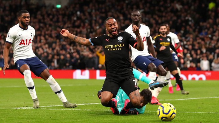 LONDON, ENGLAND - FEBRUARY 02: Hugo Lloris of Tottenham Hotspur tackles Raheem Sterling of Manchester City during the Premier League match between Tottenham Hotspur and Manchester City at Tottenham Hotspur Stadium on February 02, 2020 in London, United Kingdom. (Photo by Catherine Ivill/Getty Images)
